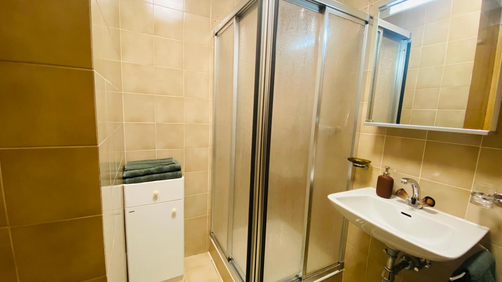Pool And Sauna! San Bernardino 3-Bedroom Apartment With Free Parking And Wifi, Netflix Account Available! Exterior photo